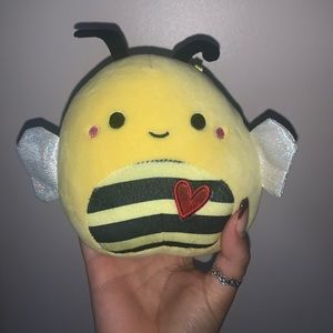 Bee squishmallow